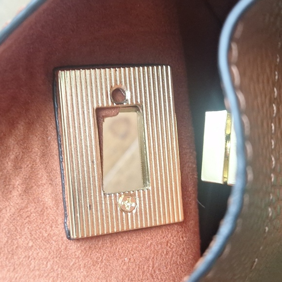 Steve Madden Brown Crossbody Bucket Bag - Picture 14 of 15